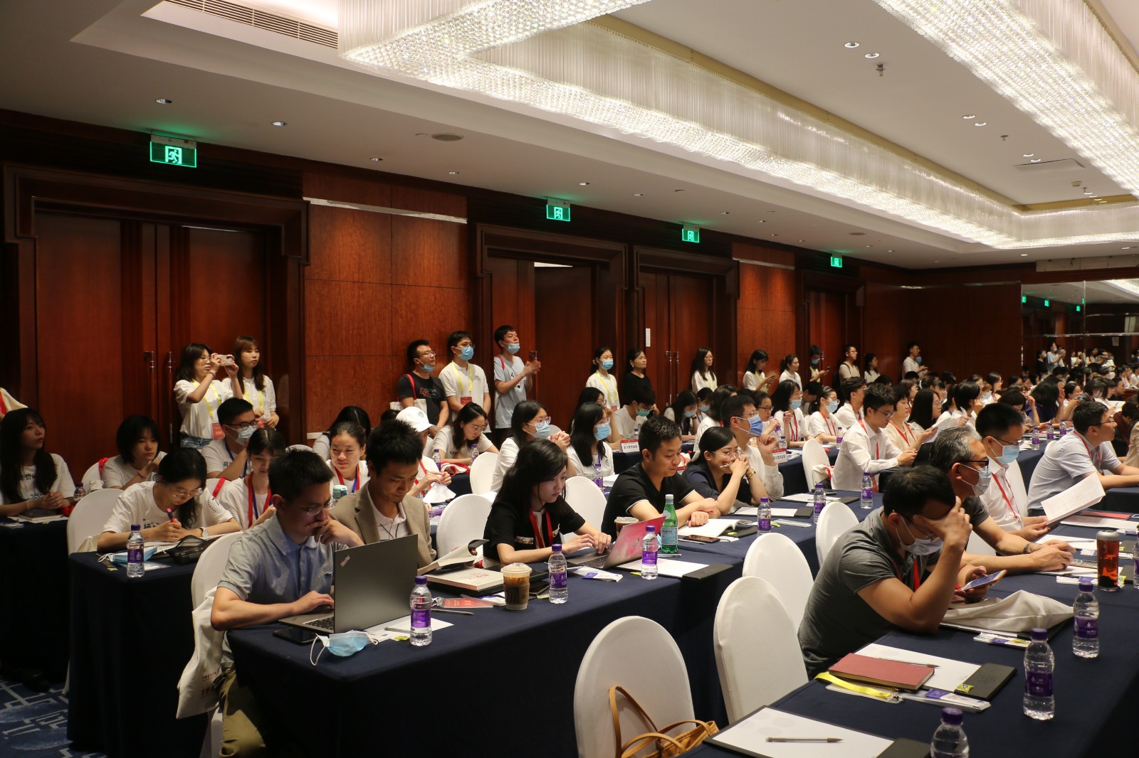 15-夏令营营员认真聆听院士报告.JPG 15-夏令营营员认真聆听院士报告.JPG