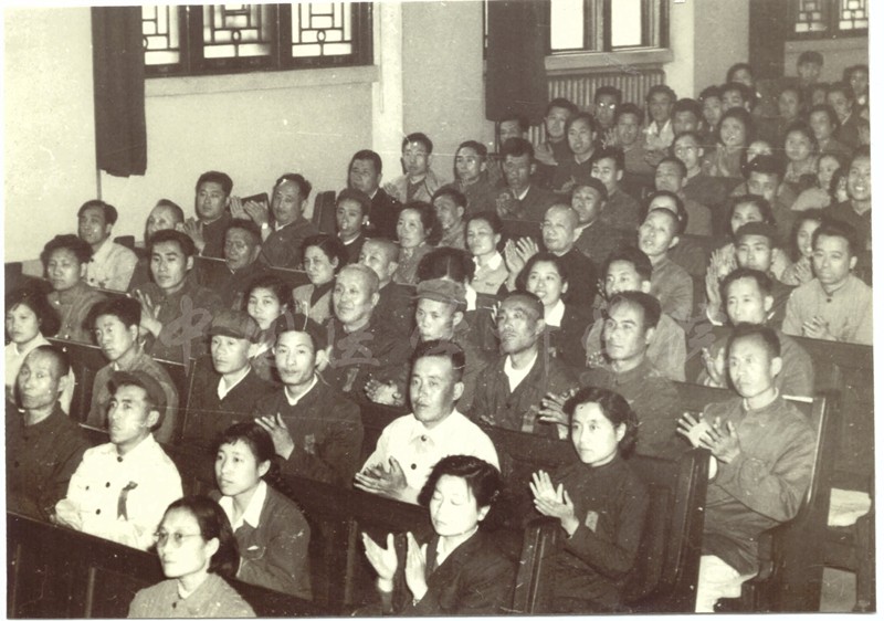 首届工会大表大会代表_副本.jpg 首届工会大表大会代表_副本.jpg