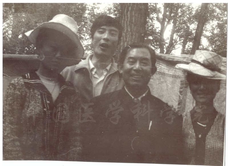 肿瘤医院刘复生与藏族同胞_副本.jpg 肿瘤医院刘复生与藏族同胞_副本.jpg