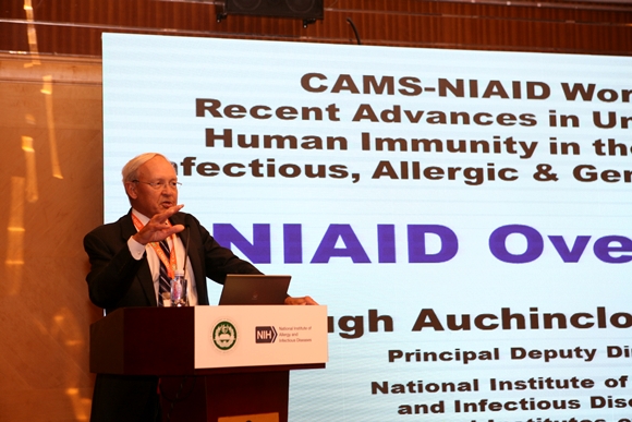 美国国立变态反应与感染性疾病研究所常务副所长Hugh Auchincloss博士致辞