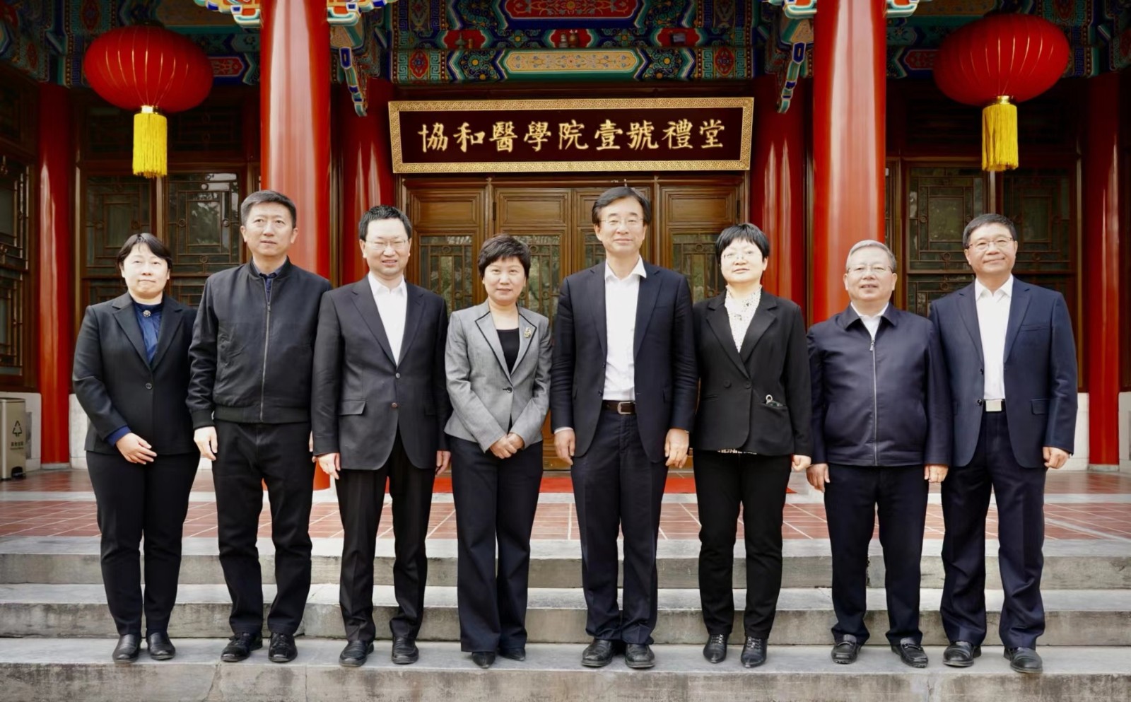 张玲副市长一行来访院校.jpg 张玲副市长一行来访院校.jpg