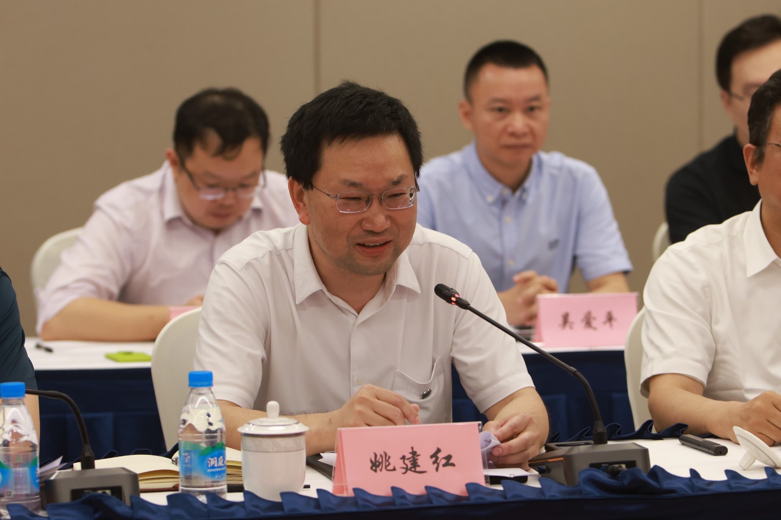 姚建红.jpg 姚建红.jpg