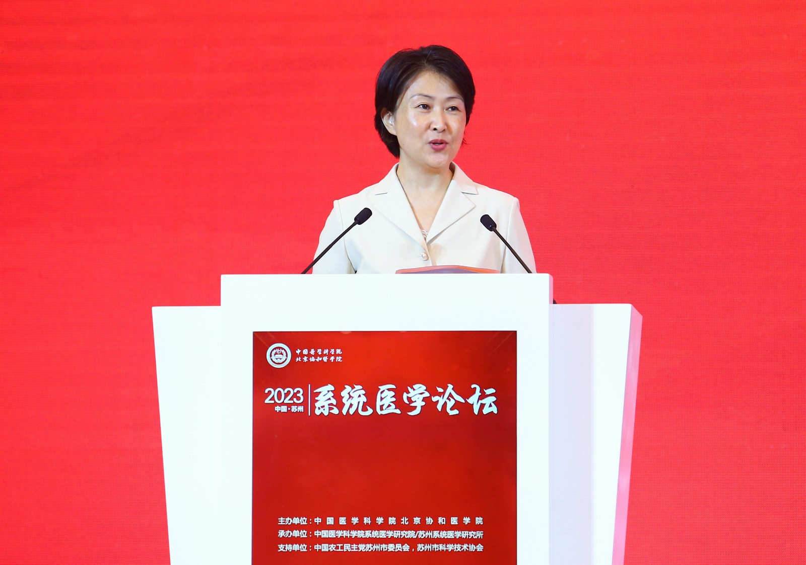 季晶.jpg 季晶.jpg