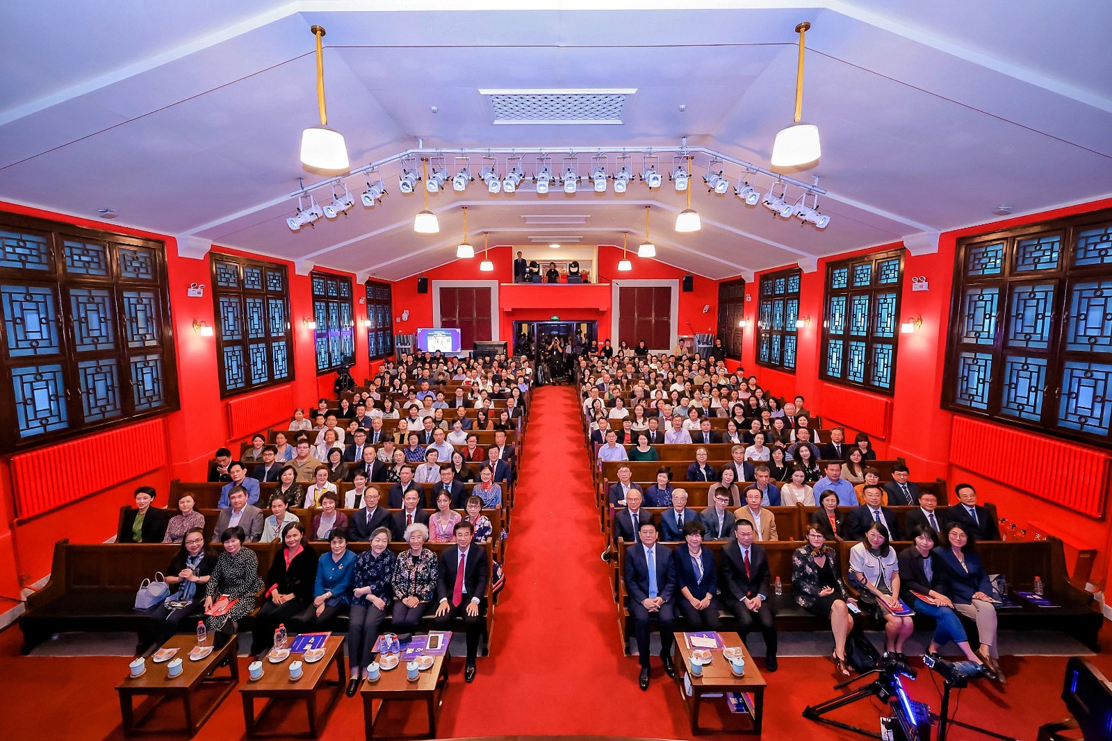 8-观众.jpg 8-观众.jpg