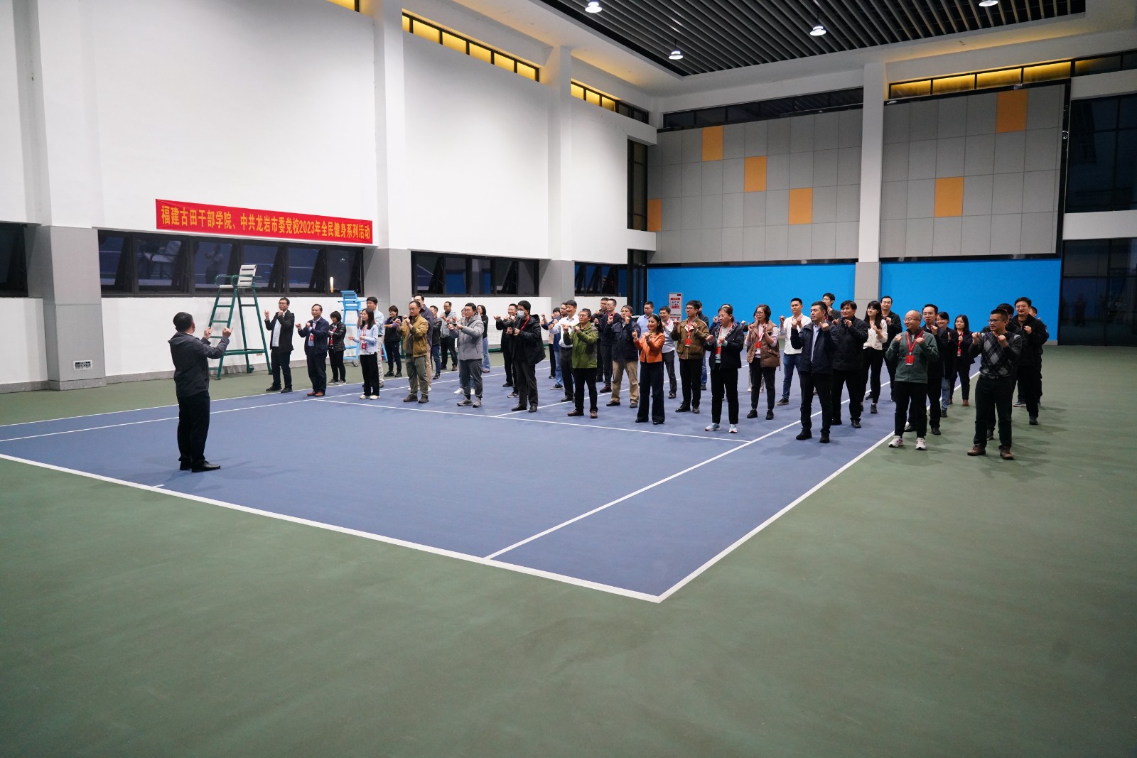 团队破冰活动1.JPG 团队破冰活动1.JPG