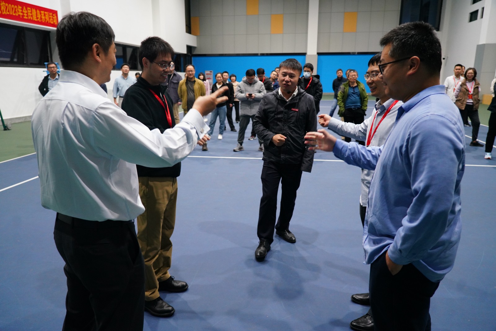 团队破冰活动2.JPG 团队破冰活动2.JPG