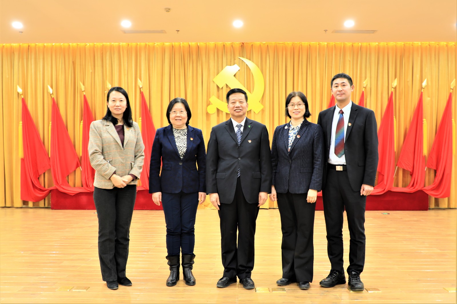 党委委员合影.JPG 党委委员合影.JPG