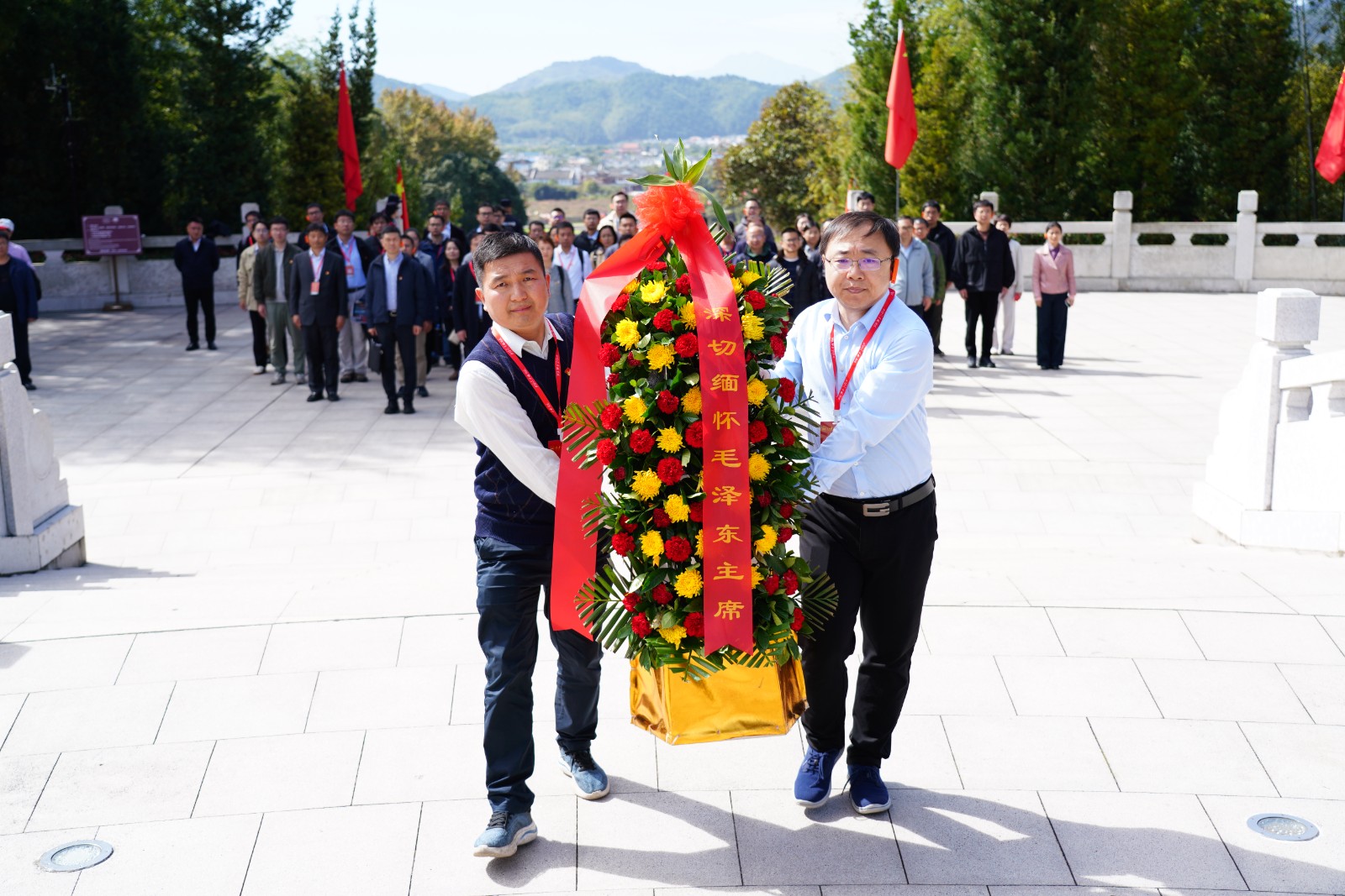 毛主席纪念园敬献花篮.JPG 毛主席纪念园敬献花篮.JPG