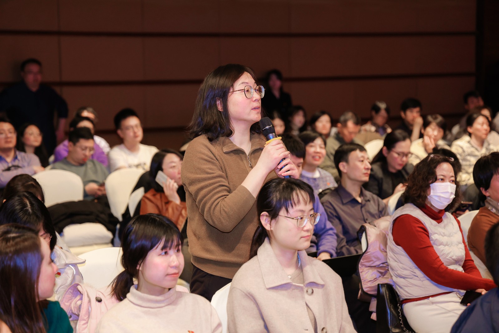 现场交流1.JPG 现场交流1.JPG