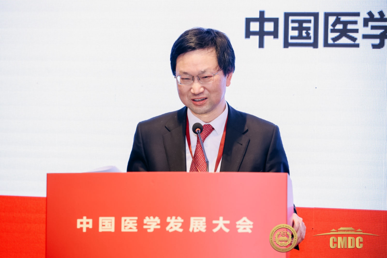 姚建红书记发言.jpg 姚建红书记发言.jpg