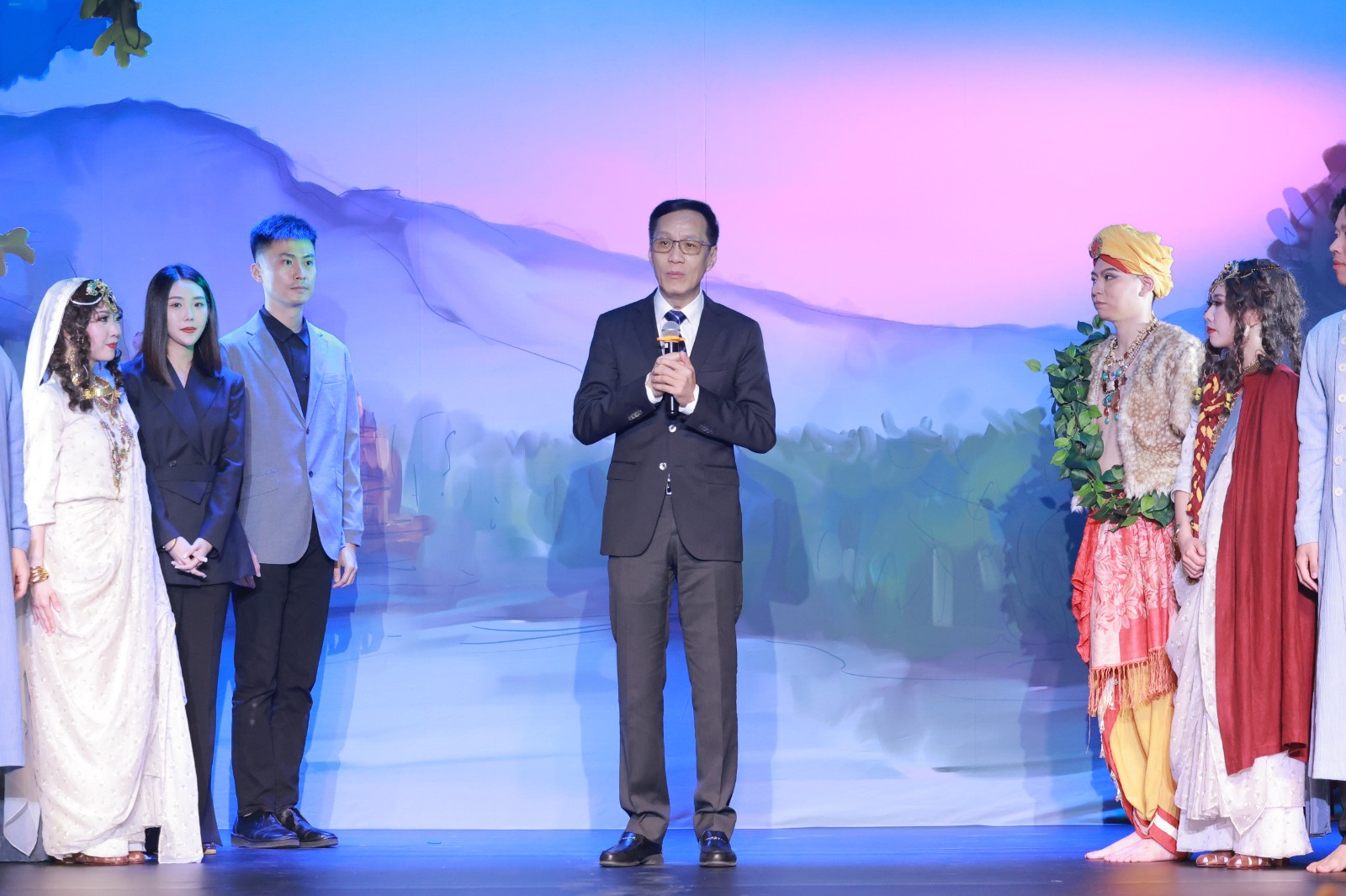 冯远征讲话.jpg 冯远征讲话.jpg