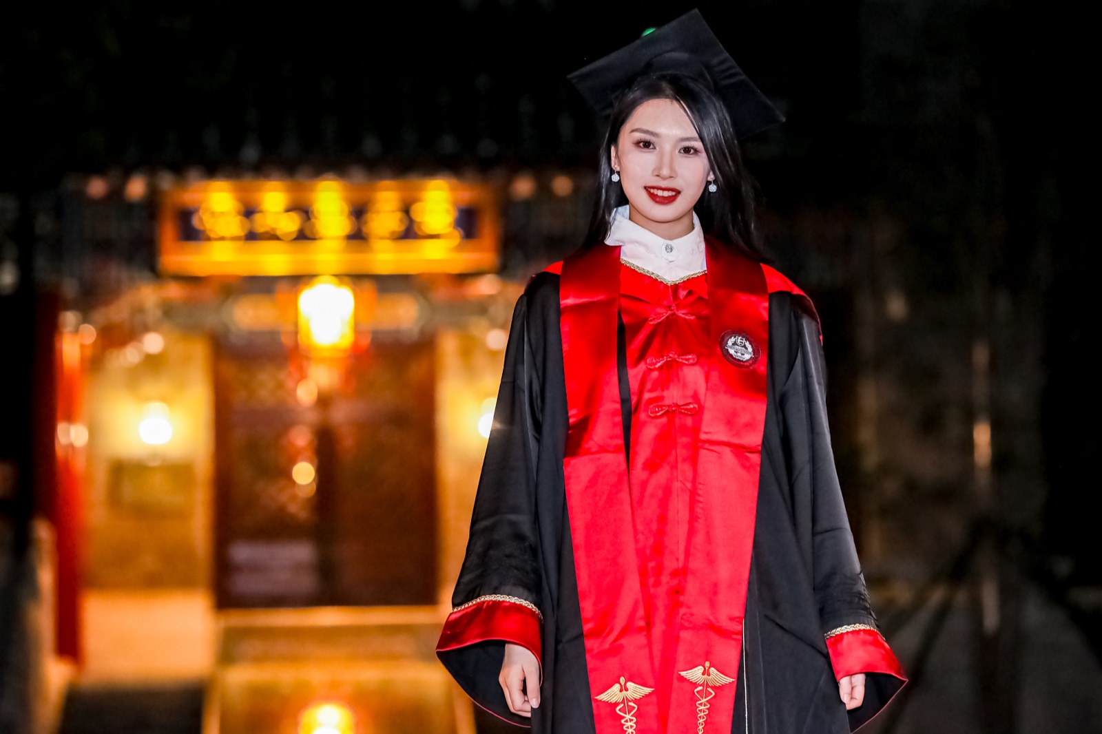 学位服细节.JPG 学位服细节.JPG