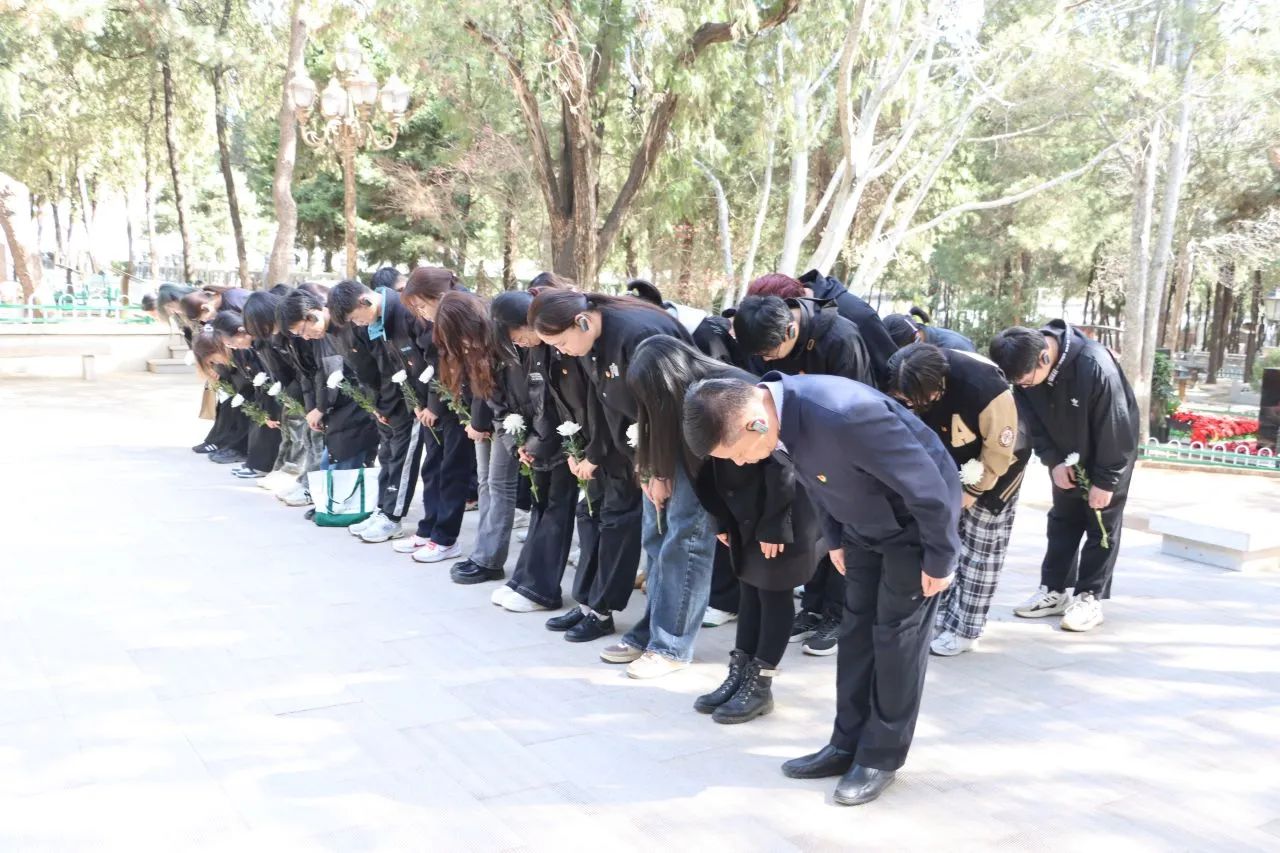 6715608e3cda4b7aa015164641b41800.jpg 6715608e3cda4b7aa015164641b41800.jpg