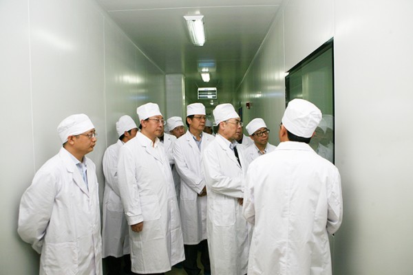 国家卫生计生委刘谦副主任赴医学生物学研究所调研2