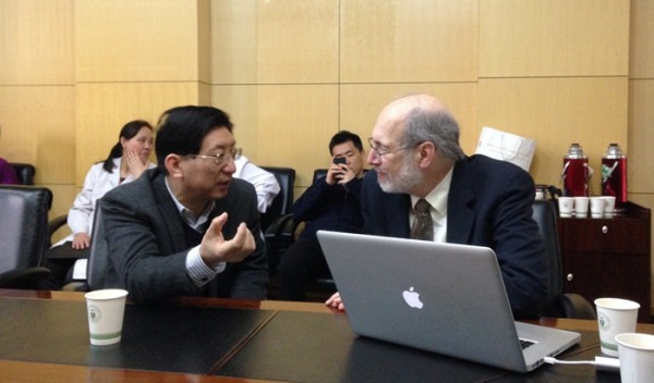 耶鲁大学医学院Rizzolo教授来访我校并进行课程改革讲座1